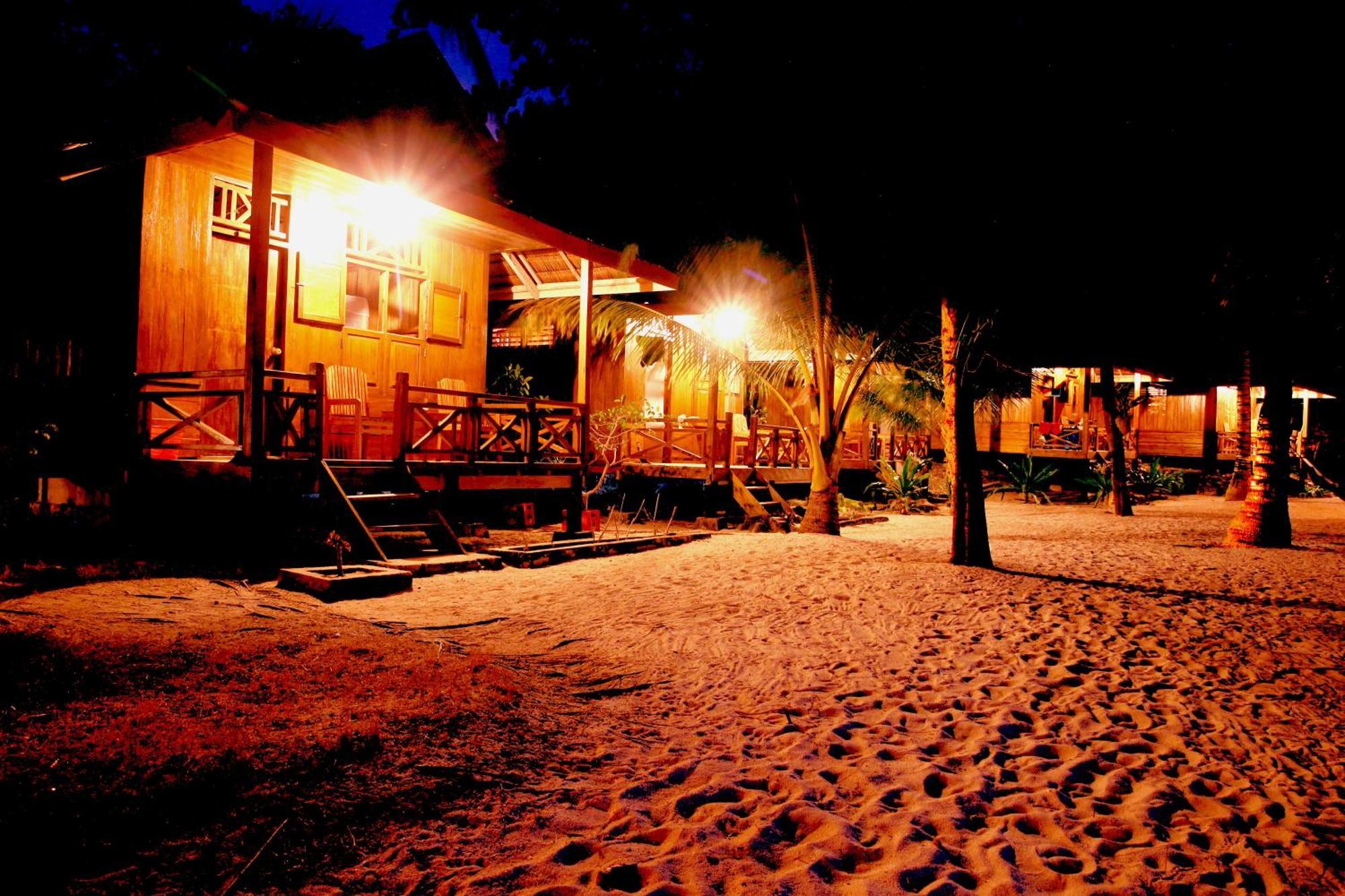 Bolilanga Island Resort - Togean Island Angkayo Luaran gambar