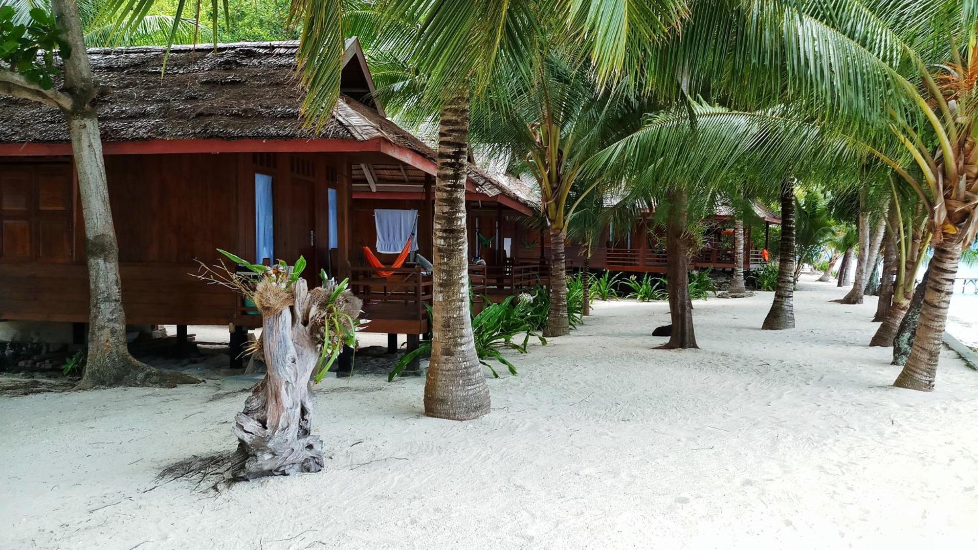 Bolilanga Island Resort - Togean Island Angkayo Luaran gambar